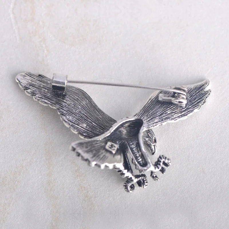 Broche de Aguila Cazadora