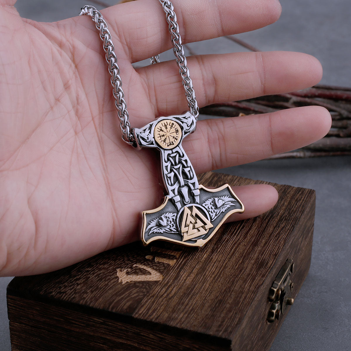 Collar Vikingo Mjolnir Martillo de Thor Cabezas de Cuervo